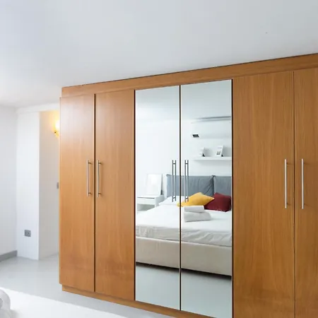 White And Brown Exclusive Loft With Terrace - Free Parking - M2 Station Apartament