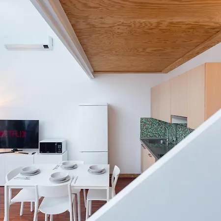 White And Brown Exclusive Loft With Terrace - Free Parking - M2 Station Апартаменты